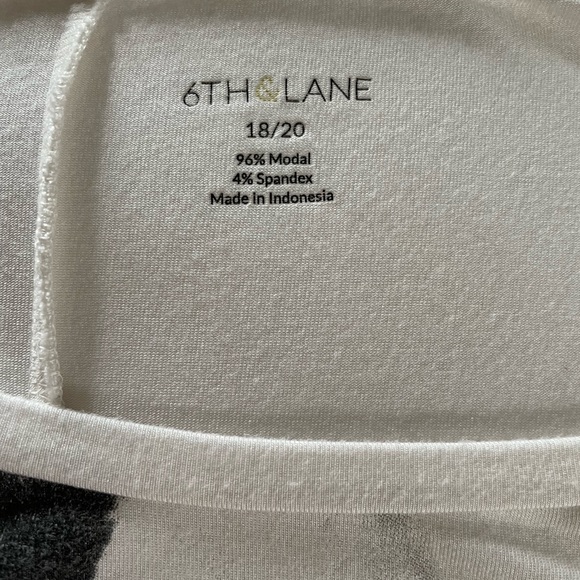 Lane Bryant tee. Size 18/20 - Picture 2 of 3